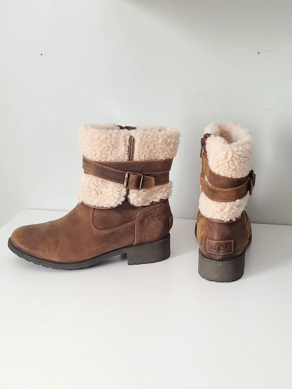 UGG Women's Australia Chestnut Leather Shearling Buckle Ankle Boots Size 9